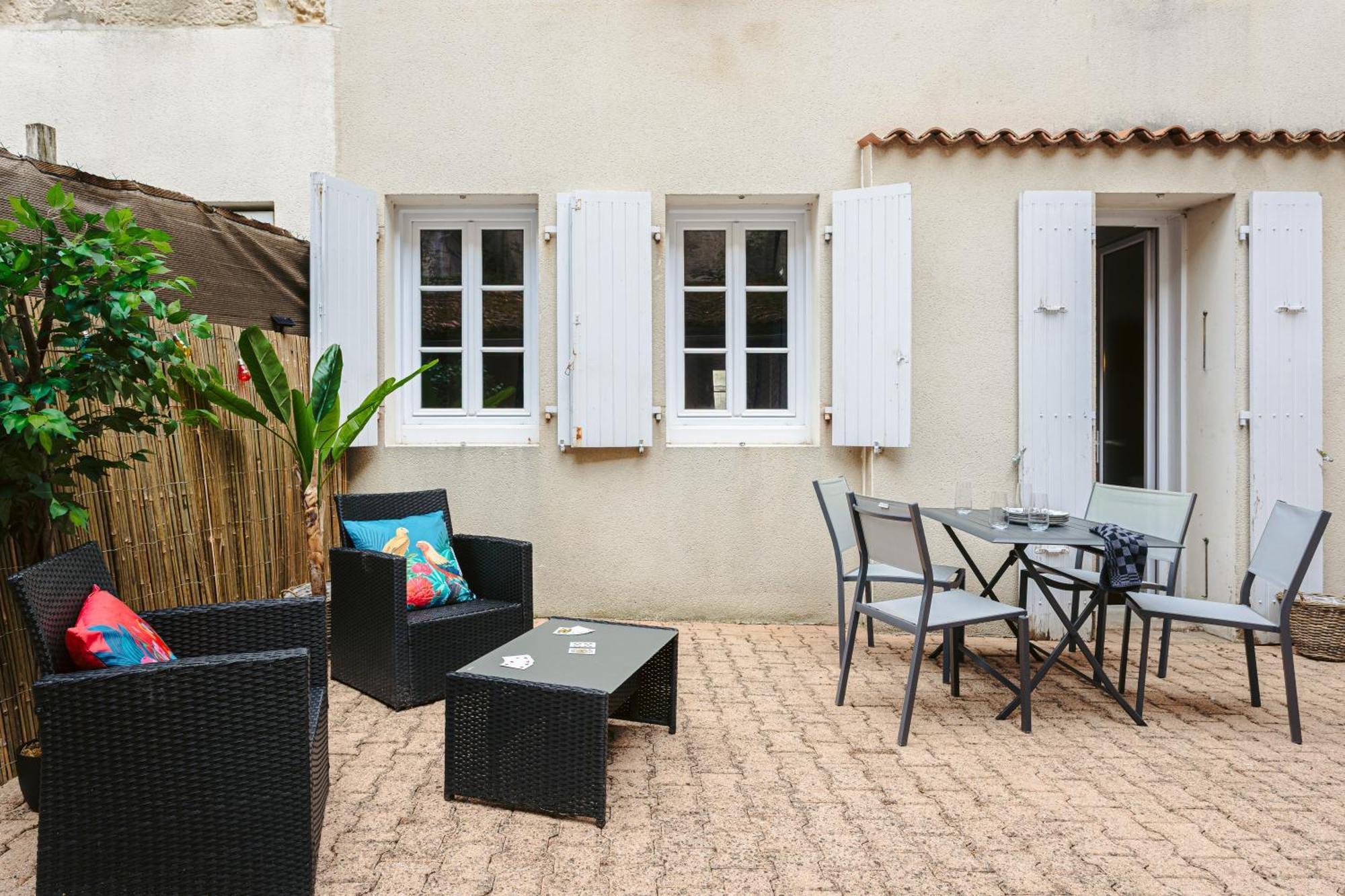 Olympia - Terrasse - Parking Gratuit - Centre Ville - Rez De Chaussee - Fibre Tv 4K Saintes Dış mekan fotoğraf